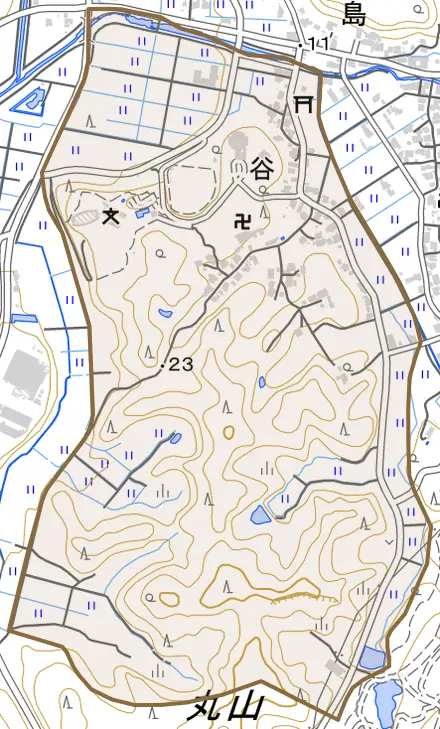 谷とその周辺の地図。町の範囲を重ねている