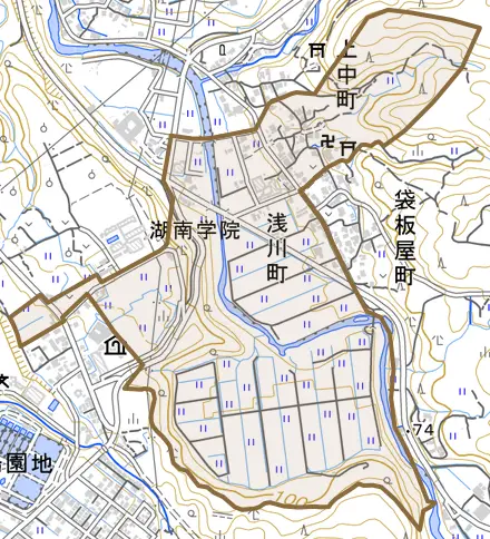 浅川町とその周辺の地図。町の範囲を重ねている