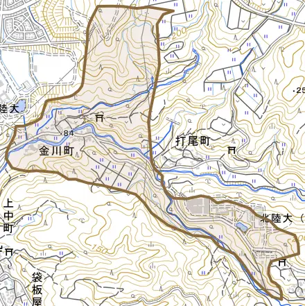 金川町とその周辺の地図。町の範囲を重ねている