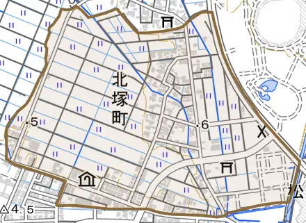 北塚町とその周辺の地図。町の範囲を重ねている