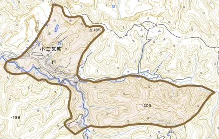 小二又町とその周辺の地図。町の範囲を重ねている