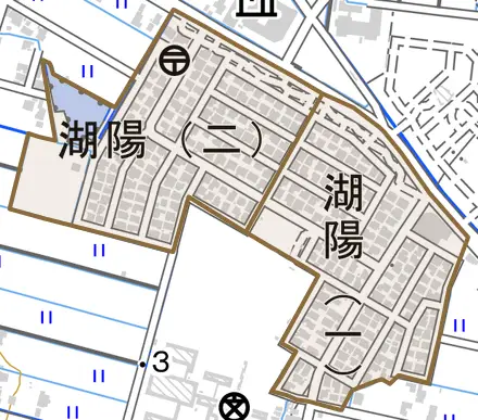 湖陽とその周辺の地図。町の範囲を重ねている