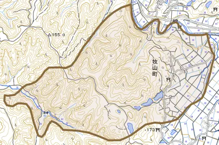 牧山町とその周辺の地図。町の範囲を重ねている