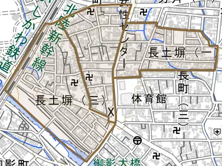 長土塀とその周辺の地図。町の範囲を重ねている