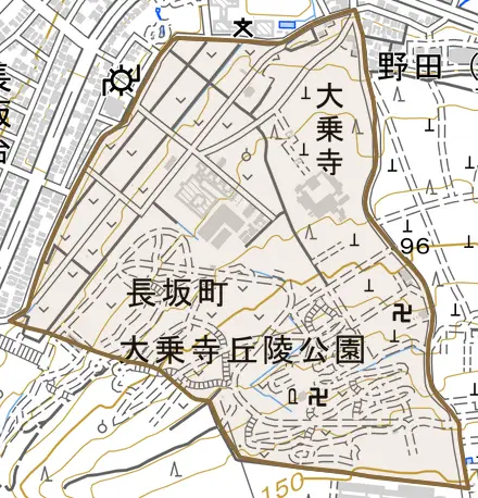 長坂町とその周辺の地図。町の範囲を重ねている