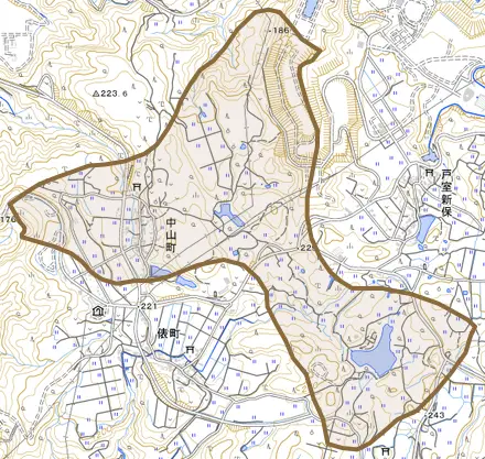 中山町とその周辺の地図。町の範囲を重ねている