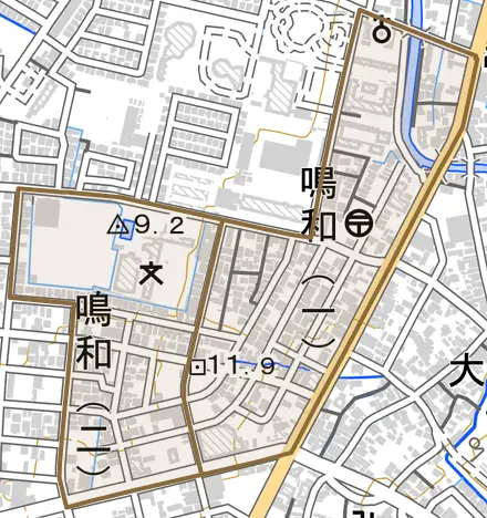 鳴和とその周辺の地図。町の範囲を重ねている