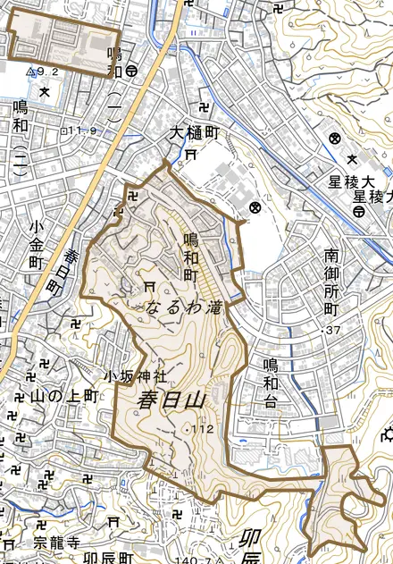 鳴和町とその周辺の地図。町の範囲を重ねている