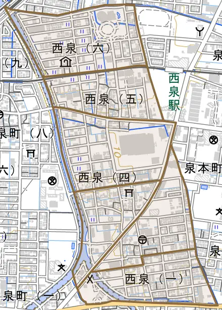 西泉とその周辺の地図。町の範囲を重ねている