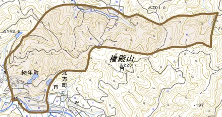 納年町とその周辺の地図。町の範囲を重ねている