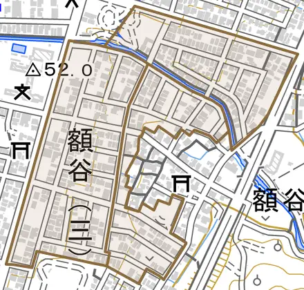 額谷とその周辺の地図。町の範囲を重ねている