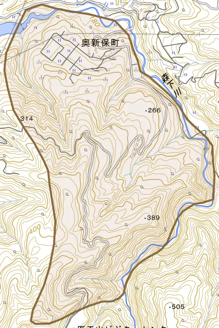 奥新保町とその周辺の地図。町の範囲を重ねている