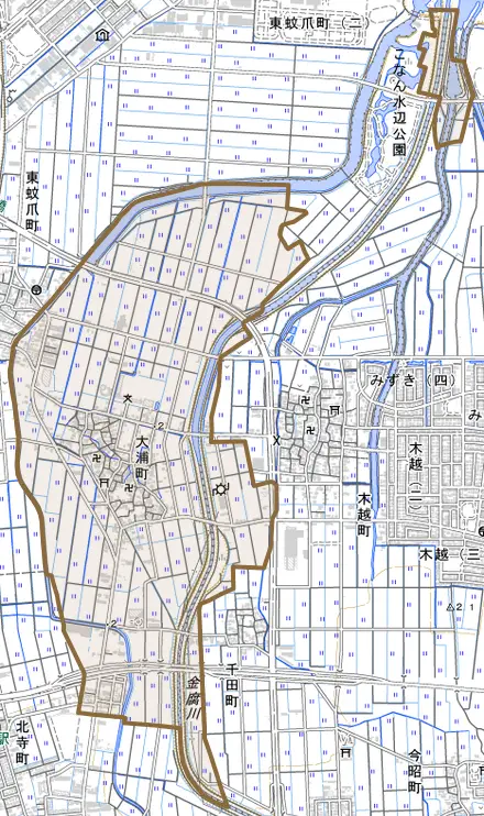 大浦町とその周辺の地図。町の範囲を重ねている