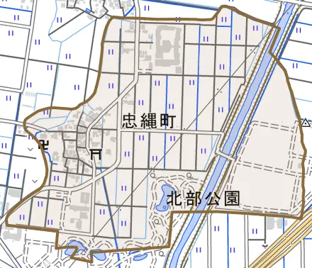 忠縄町とその周辺の地図。町の範囲を重ねている