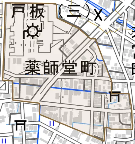 薬師堂町とその周辺の地図。町の範囲を重ねている