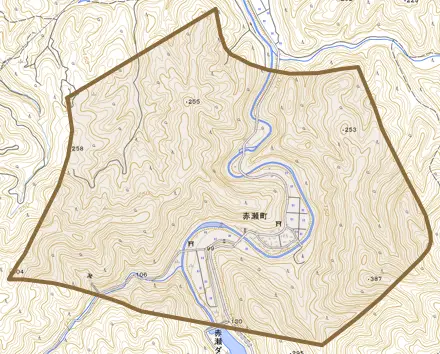 赤瀬町とその周辺の地図。町の範囲を重ねている