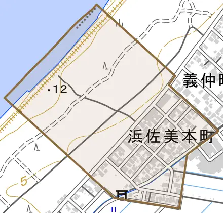浜佐美本町とその周辺の地図。町の範囲を重ねている