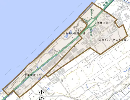 工業団地とその周辺の地図。町の範囲を重ねている