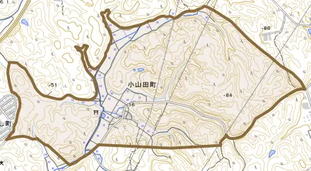 小山田町とその周辺の地図。町の範囲を重ねている