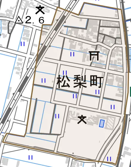 松梨町とその周辺の地図。町の範囲を重ねている