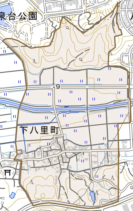 下八里町とその周辺の地図。町の範囲を重ねている