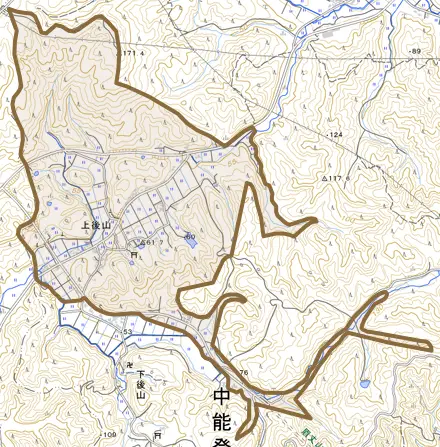 上後山とその周辺の地図。町の範囲を重ねている