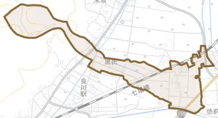 黒氏とその周辺の地図。町の範囲を重ねている