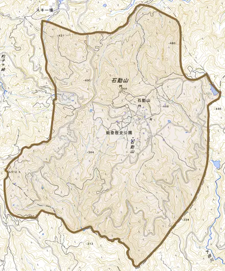 石動山とその周辺の地図。町の範囲を重ねている