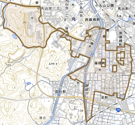 藤橋町とその周辺の地図。町の範囲を重ねている