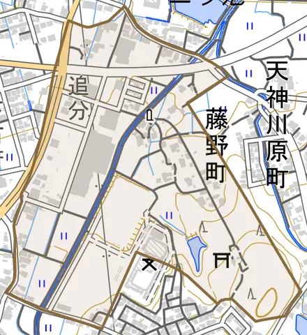 藤野町とその周辺の地図。町の範囲を重ねている