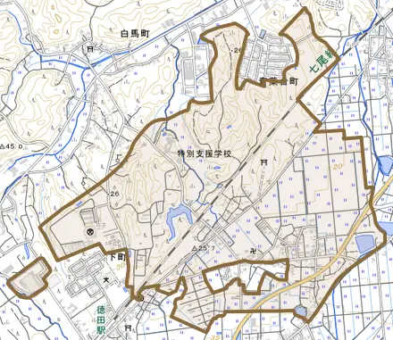 下町とその周辺の地図。町の範囲を重ねている