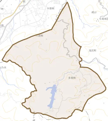 多根町とその周辺の地図。町の範囲を重ねている