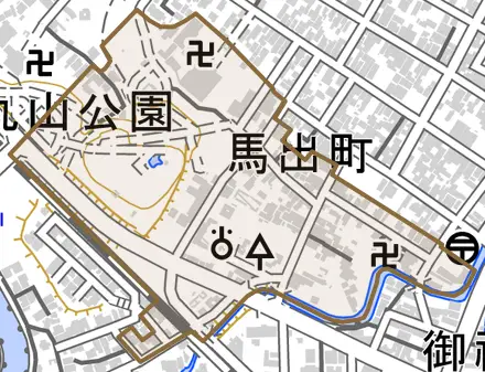 馬出町とその周辺の地図。町の範囲を重ねている