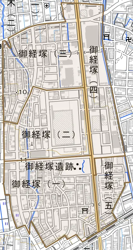 御経塚とその周辺の地図。町の範囲を重ねている