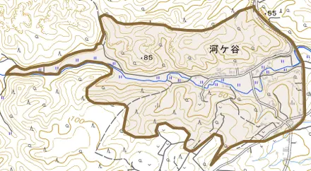 字河ケ谷とその周辺の地図。町の範囲を重ねている