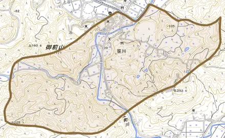 字笹川とその周辺の地図。町の範囲を重ねている