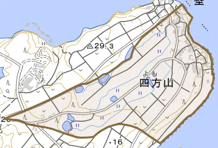 字四方山とその周辺の地図。町の範囲を重ねている