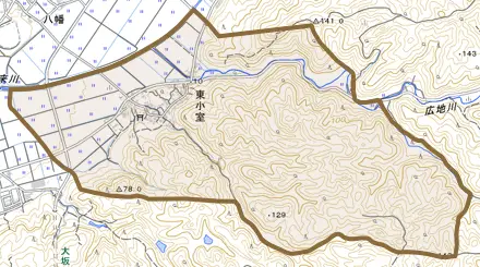 東小室とその周辺の地図。町の範囲を重ねている