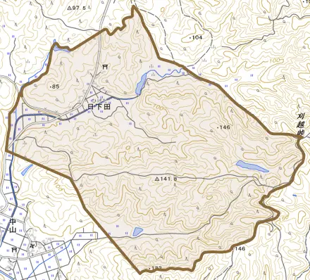 日下田とその周辺の地図。町の範囲を重ねている