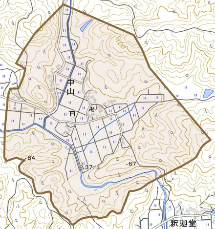 中山とその周辺の地図。町の範囲を重ねている