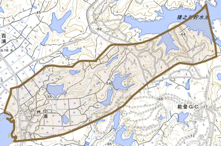 小浦とその周辺の地図。町の範囲を重ねている