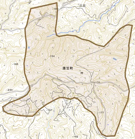 唐笠町とその周辺の地図。町の範囲を重ねている