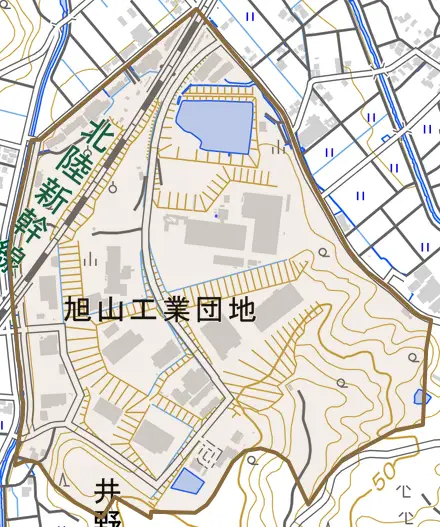 字旭山とその周辺の地図。町の範囲を重ねている
