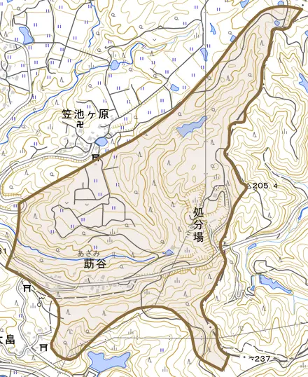 字莇谷とその周辺の地図。町の範囲を重ねている