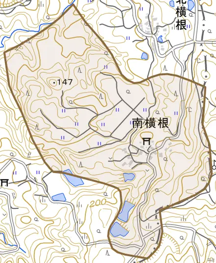 字南横根とその周辺の地図。町の範囲を重ねている