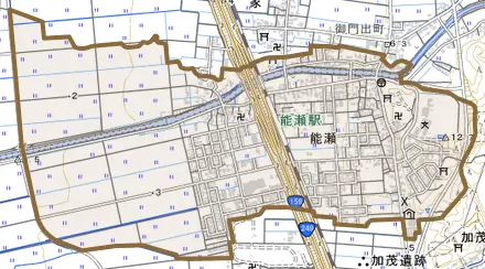 字能瀬とその周辺の地図。町の範囲を重ねている