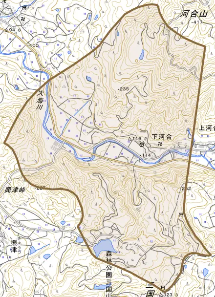 字下河合とその周辺の地図。町の範囲を重ねている