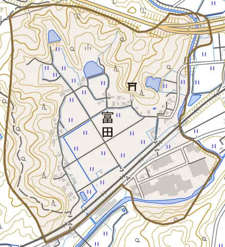 字富田とその周辺の地図。町の範囲を重ねている