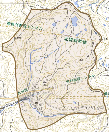 字九折とその周辺の地図。町の範囲を重ねている