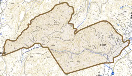 房田町とその周辺の地図。町の範囲を重ねている